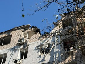 Разрушенные дома и поврежденный бизнес: как выглядит место атаки на Запорожье 9 октября (ФОТОРЕПОРТАЖ)