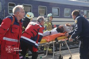 Російська пропаганда звинуватила українську ППО в ударі по поїзду до Запоріжжя: що відомо про вбивство 14 українців на вокзалі в Дніпрі