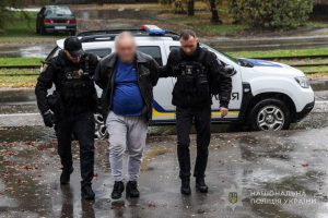 Два автомата, 17 гранат и пластид: в Запорожской области задержали двух мужчин